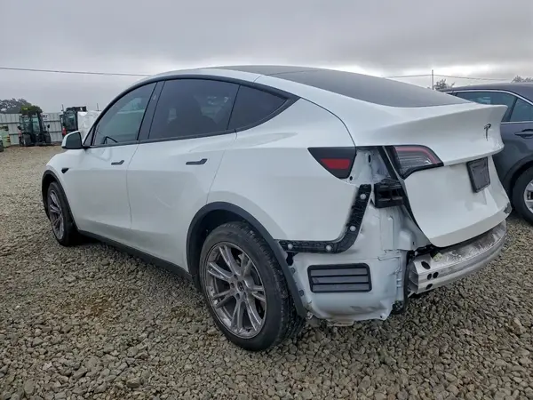7SAYGDEE9PF921254 2023 TESLA MODEL Y - Image 2