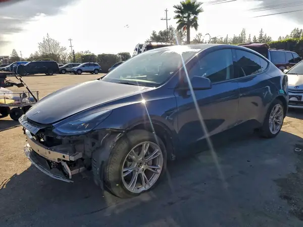 7SAYGDEE9PF922744 2023 TESLA MODEL Y - Image 1
