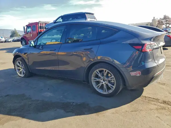 7SAYGDEE9PF922744 2023 TESLA MODEL Y - Image 2