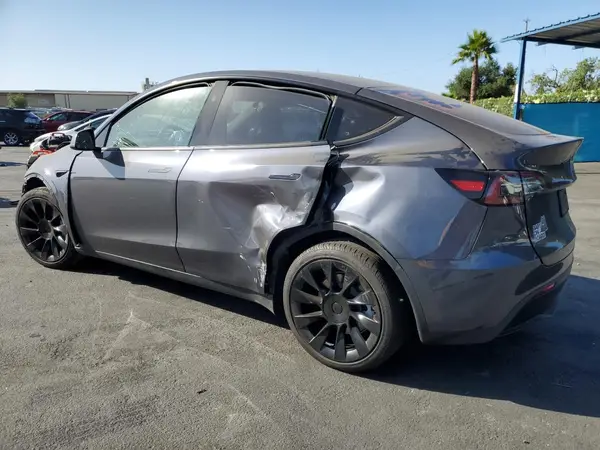 7SAYGDEE9PF928964 2023 TESLA MODEL Y - Image 2