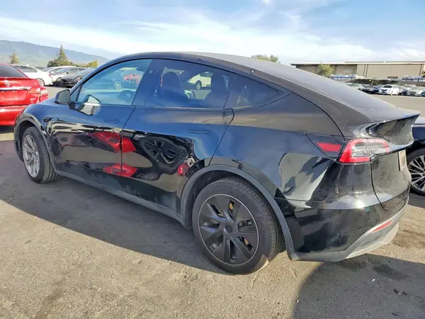 7SAYGDEE9PF972270 2023 TESLA MODEL Y - Image 2