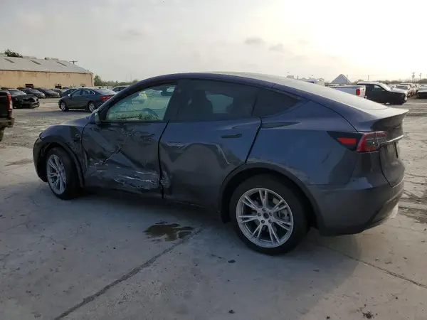 7SAYGDEE9PF979056 2023 TESLA MODEL Y - Image 2
