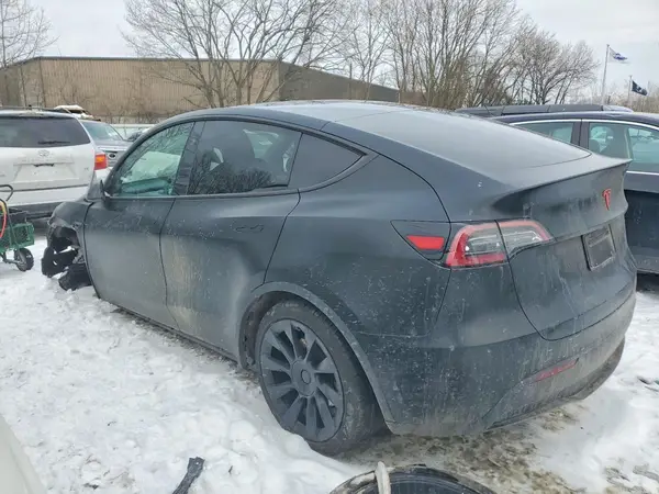 7SAYGDEE9RA215109 2024 TESLA MODEL Y - Image 2