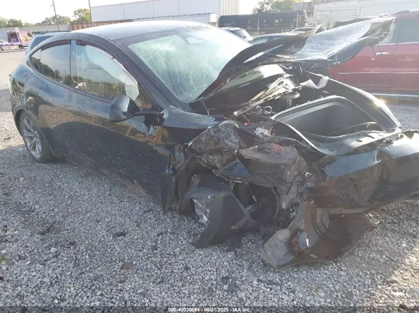 7SAYGDEE9RA215336 2024 TESLA MODEL Y - Image 1