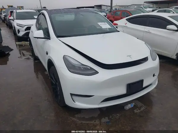 7SAYGDEE9RA221573 2024 TESLA MODEL Y - Image 1