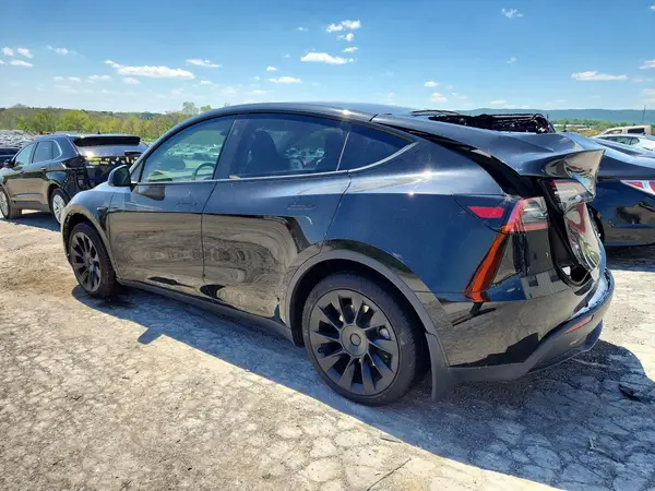 7SAYGDEE9RA222349 2024 TESLA MODEL Y - Image 2