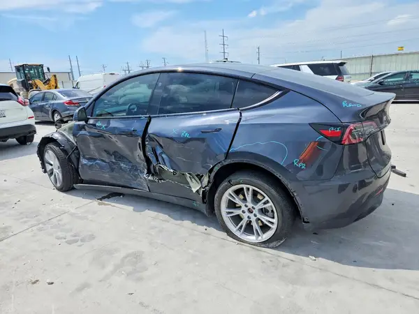 7SAYGDEE9RA229608 2024 TESLA MODEL Y - Image 2