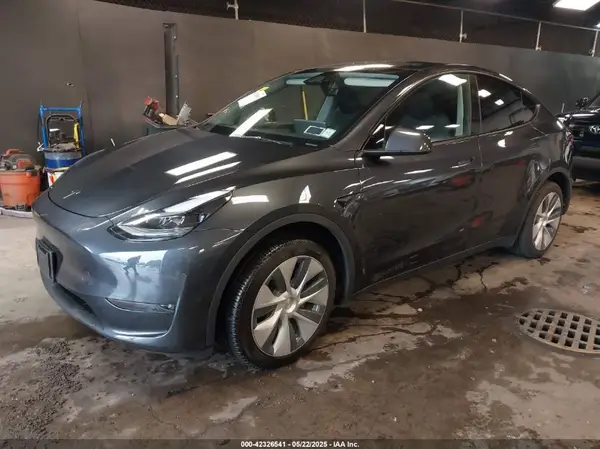 7SAYGDEE9RA236235 2024 TESLA MODEL Y - Image 2