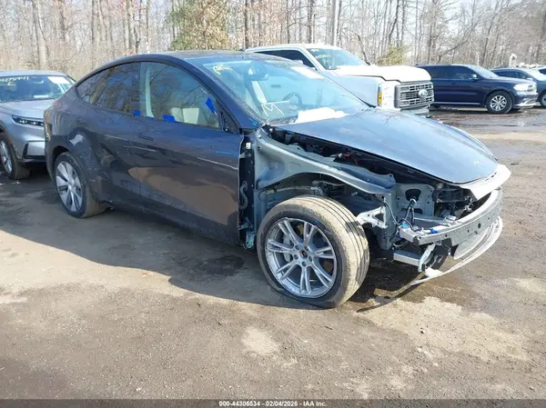 7SAYGDEE9RA244223 2024 TESLA MODEL Y - Image 1