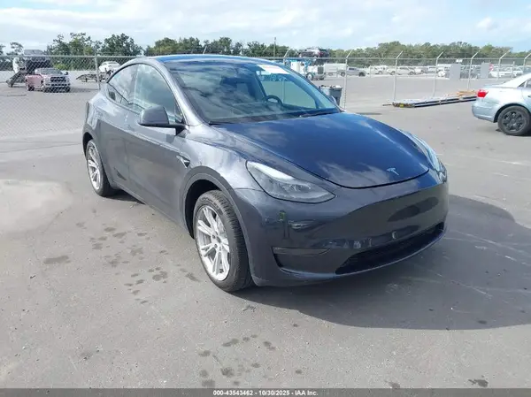 7SAYGDEE9RA251995 2024 TESLA MODEL Y - Image 1