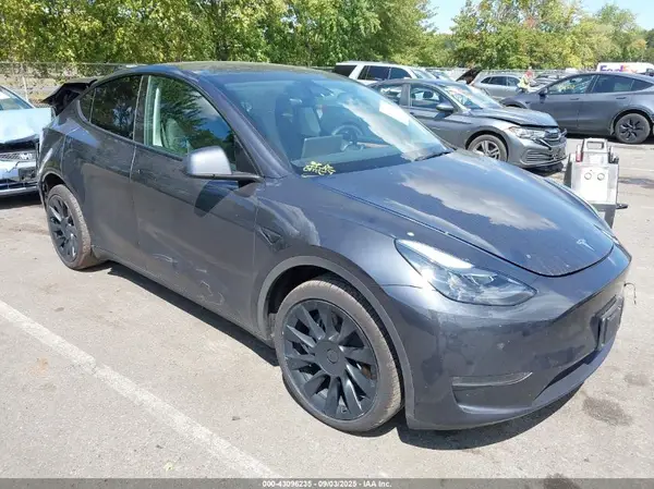 7SAYGDEE9RA254184 2024 TESLA MODEL Y - Image 1
