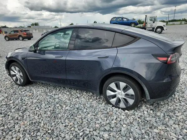 7SAYGDEE9RA255688 2024 TESLA MODEL Y - Image 2