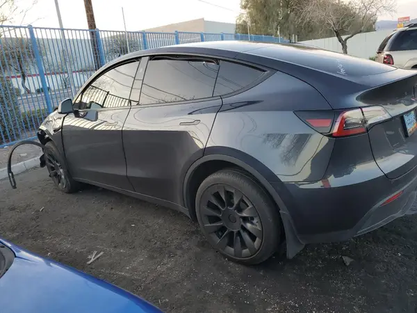 7SAYGDEE9RA255805 2024 TESLA MODEL Y - Image 2