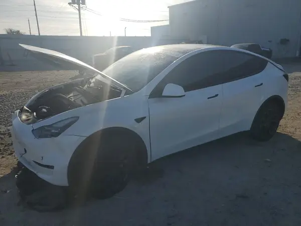 7SAYGDEE9RA268389 2024 TESLA MODEL Y - Image 1