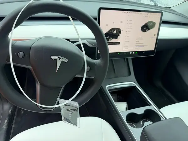 7SAYGDEE9RA275357 2024 TESLA MODEL Y - Image 8
