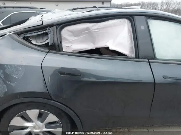7SAYGDEE9RA288125 2024 TESLA MODEL Y - Image 8