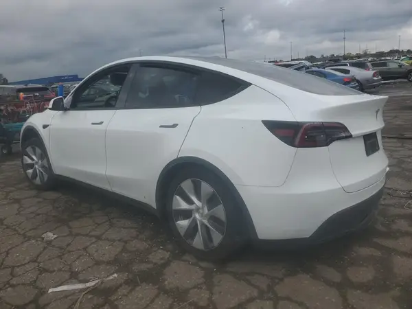 7SAYGDEE9RA288190 2024 TESLA MODEL Y - Image 2