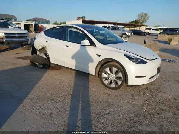 7SAYGDEE9RA289890 2024 TESLA MODEL Y - Image 1
