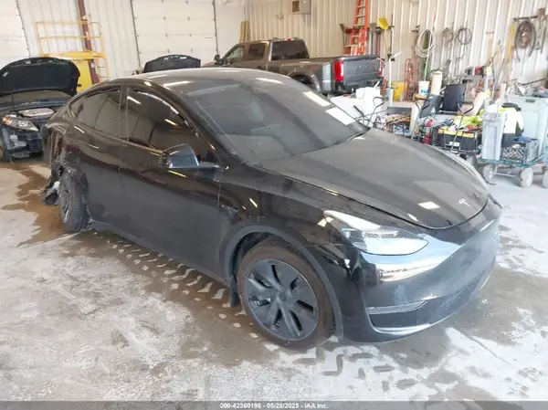 7SAYGDEE9RA302640 2024 TESLA MODEL Y - Image 1