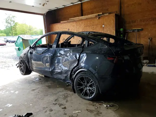 7SAYGDEE9RA318787 2024 TESLA MODEL Y - Image 2