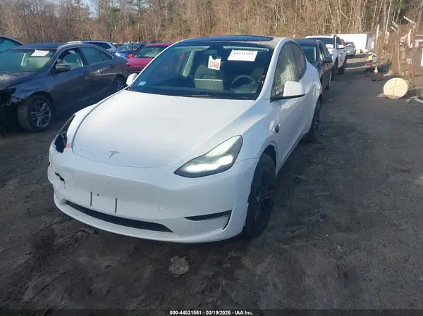 7SAYGDEE9RA320460 2024 TESLA MODEL Y - Image 2