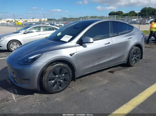 7SAYGDEE9RA320653 2024 TESLA MODEL Y - Image 2