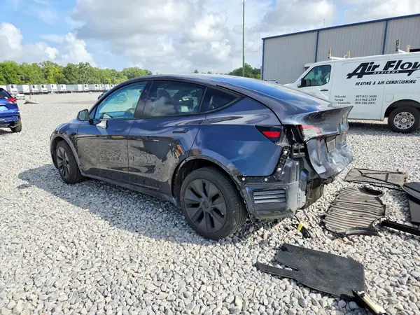 7SAYGDEE9RA321303 2024 TESLA MODEL Y - Image 2