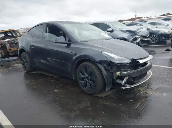 7SAYGDEE9RA329997 2024 TESLA MODEL Y - Image 1