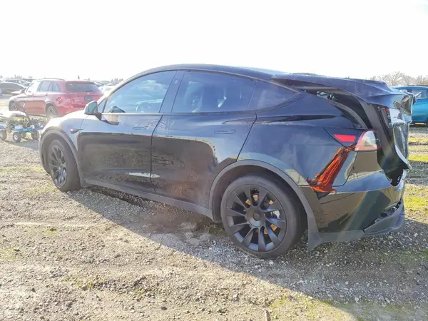 7SAYGDEE9RF070141 2024 TESLA MODEL Y - Image 2