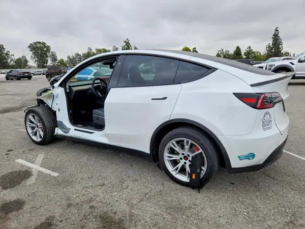 7SAYGDEE9RF075162 2024 TESLA MODEL Y - Image 2