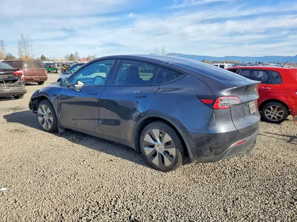7SAYGDEE9RF075243 2024 TESLA MODEL Y - Image 2