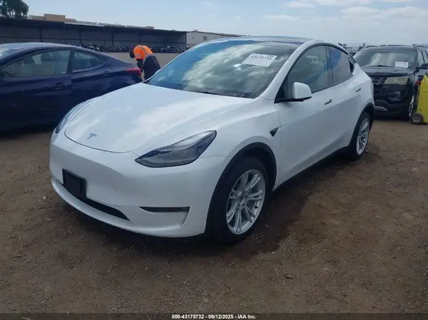 7SAYGDEE9RF089806 2024 TESLA MODEL Y - Image 2