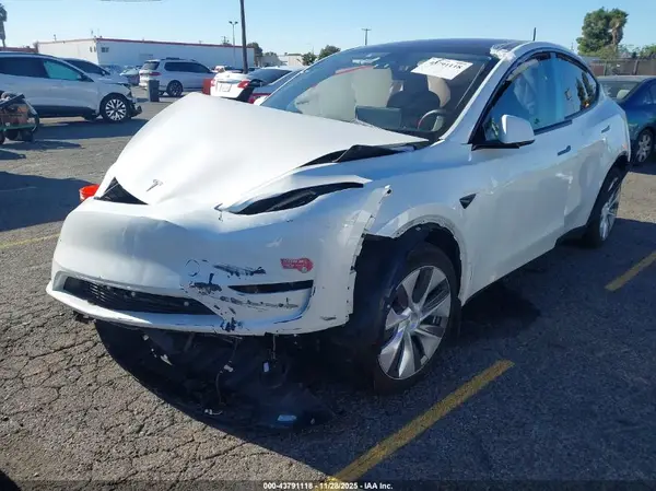 7SAYGDEE9RF090860 2024 TESLA MODEL Y - Image 2
