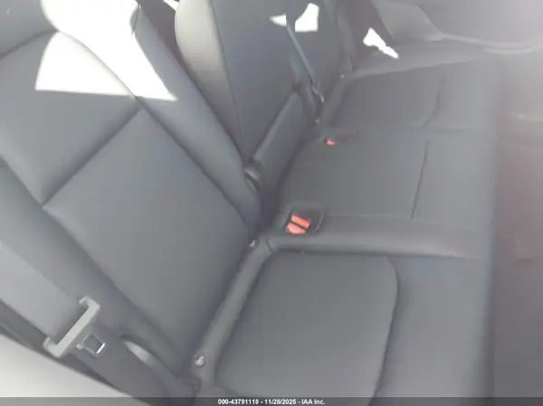7SAYGDEE9RF090860 2024 TESLA MODEL Y - Image 8