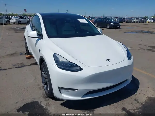 7SAYGDEE9RF115689 2024 TESLA MODEL Y - Image 1
