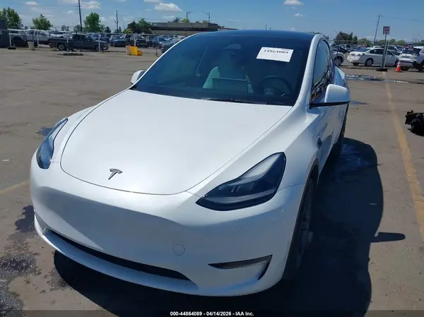 7SAYGDEE9RF115689 2024 TESLA MODEL Y - Image 2