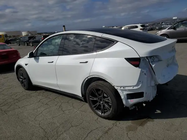 7SAYGDEE9RF129219 2024 TESLA MODEL Y - Image 2