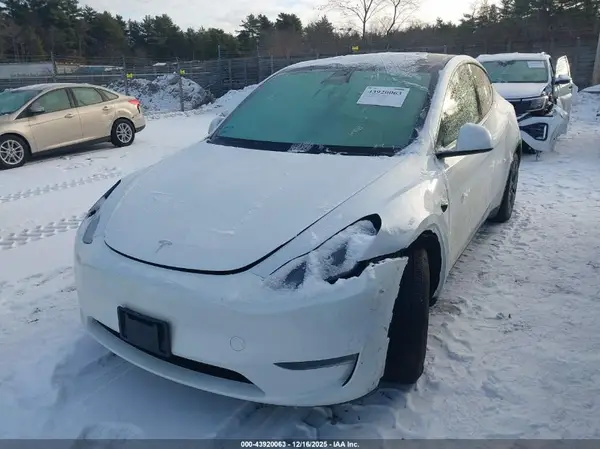 7SAYGDEE9RF152077 2024 TESLA MODEL Y - Image 2