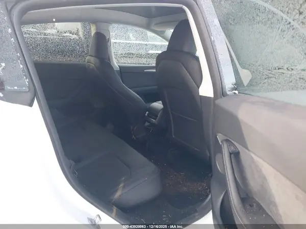 7SAYGDEE9RF152077 2024 TESLA MODEL Y - Image 8