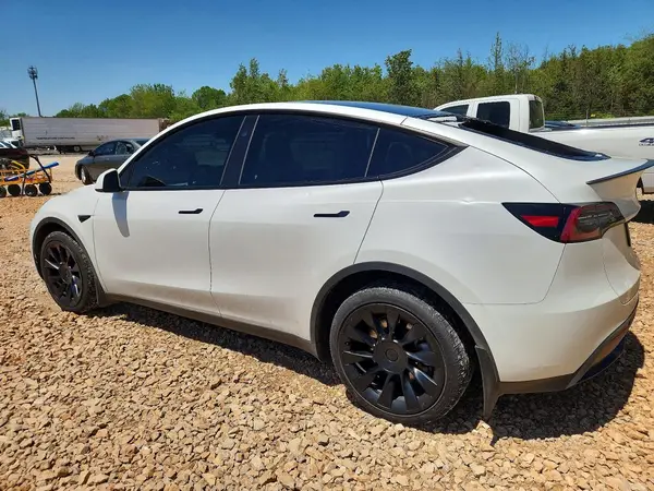 7SAYGDEE9RF160566 2024 TESLA MODEL Y - Image 2