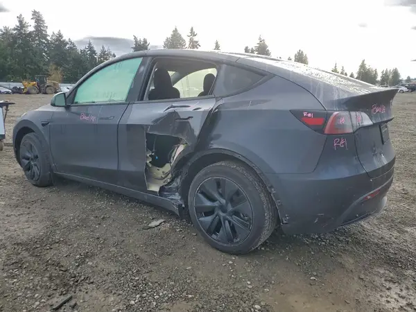 7SAYGDEE9RF178968 2024 TESLA MODEL Y - Image 2