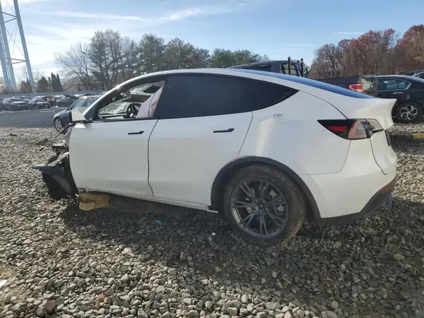 7SAYGDEE9RF179182 2024 TESLA MODEL Y - Image 2