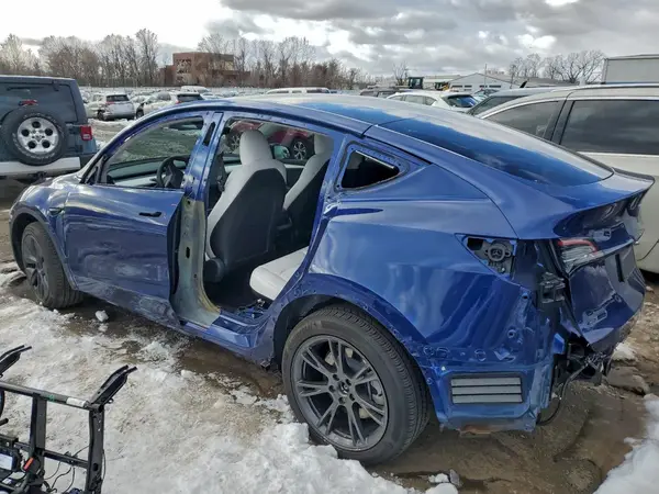 7SAYGDEE9RF180428 2024 TESLA MODEL Y - Image 2
