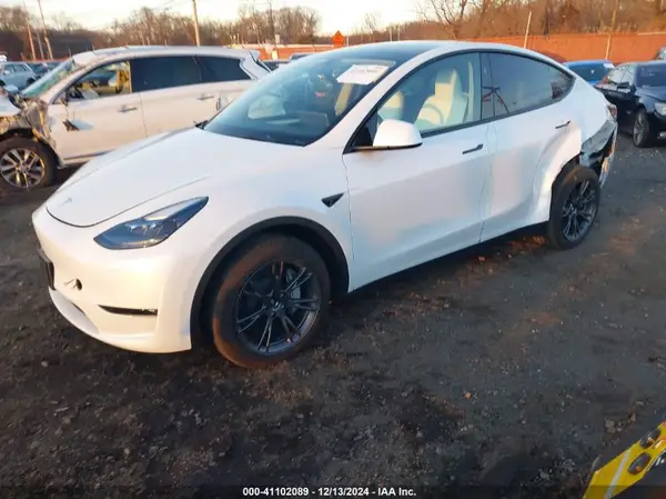 7SAYGDEE9RF180607 2024 TESLA MODEL Y - Image 2