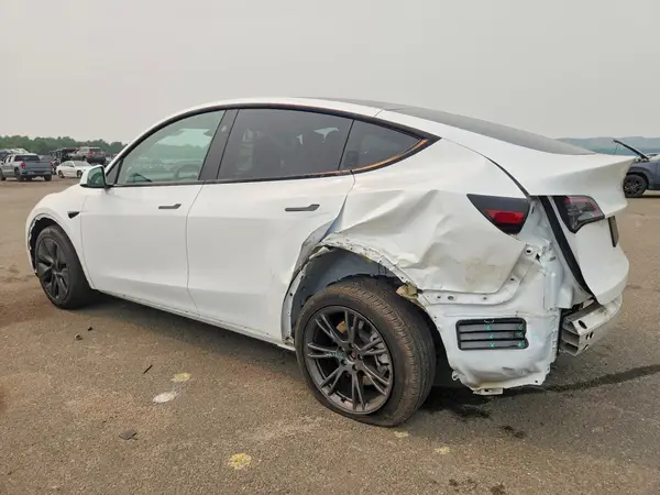7SAYGDEE9RF185421 2024 TESLA MODEL Y - Image 2