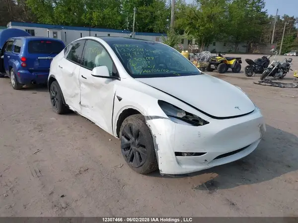 7SAYGDEE9RF230499 2024 TESLA MODEL Y - Image 1
