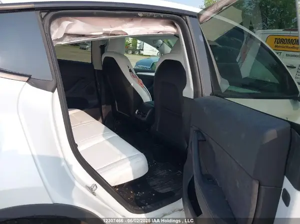 7SAYGDEE9RF230499 2024 TESLA MODEL Y - Image 8