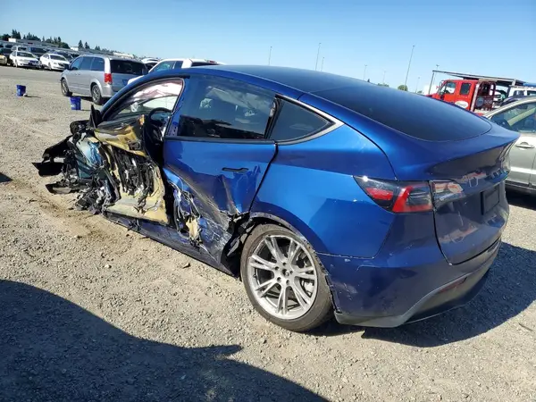 7SAYGDEE9RF983496 2024 TESLA MODEL Y - Image 2