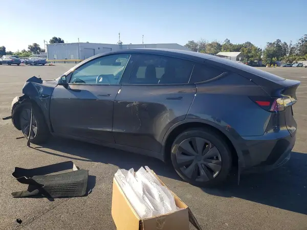 7SAYGDEE9RF988973 2024 TESLA MODEL Y - Image 2