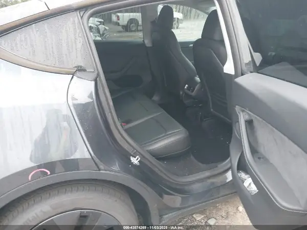 7SAYGDEE9SA337250 2025 TESLA MODEL Y - Image 8